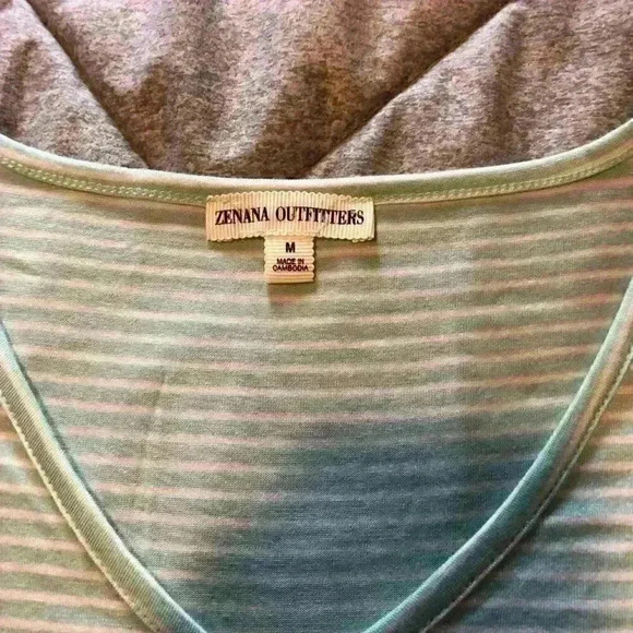 Zenana Mint‎ Green/White Short Sleeve Striped V-neck Tee Medium - Picture 3 of 6